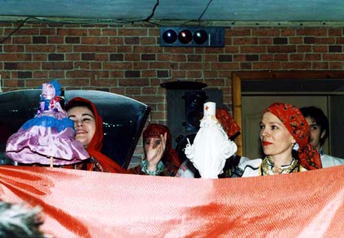 Сцена з постановки вертепу самодіяльним ляльковим театром